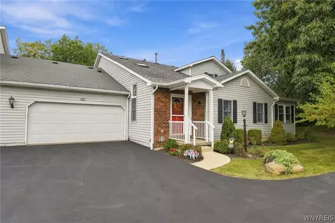 171 Stepping Stone Ln, Orchard Park, NY 14127