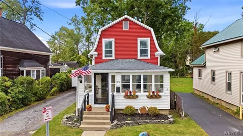 99 Center St, Hamburg, NY 14075