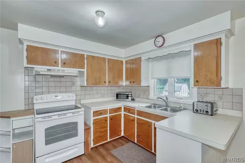 Kitchen - 215 Noridge Dr, Irondequoit, NY 14622 photo 4 of 6