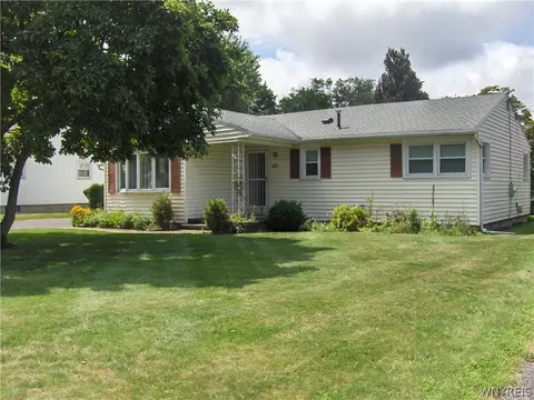 Exterior - 215 Noridge Dr, Irondequoit, NY 14622 photo 1 of 4