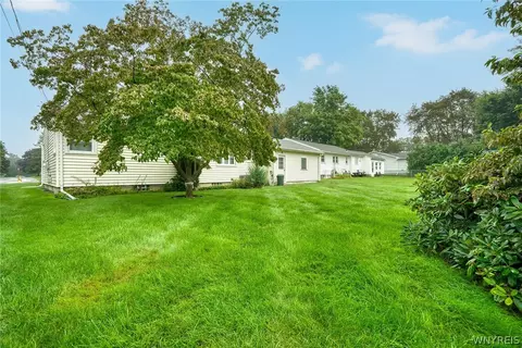 Exterior - 215 Noridge Dr, Irondequoit, NY 14622 photo 2 of 4