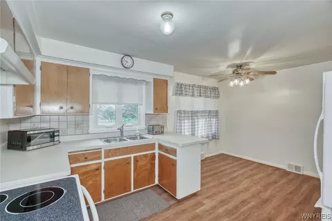 Kitchen - 215 Noridge Dr, Irondequoit, NY 14622 photo 5 of 6