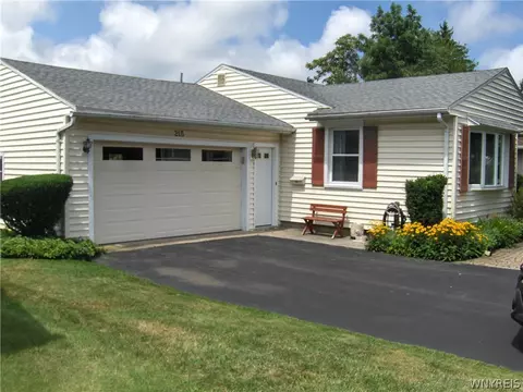215 Noridge Dr, Irondequoit, NY 14622