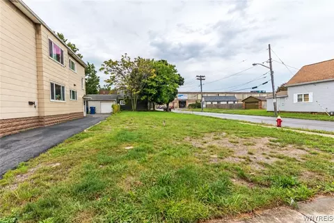 1647 Clinton St, Buffalo, NY 14206