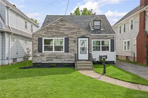 2635 Porter Rd, Niagara Falls, NY 14305