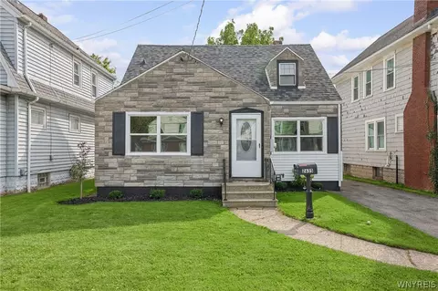2635 Porter Rd, Niagara Falls, NY 14305