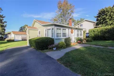 13207 Sunset Parkway Dr, Carlton, NY 14571
