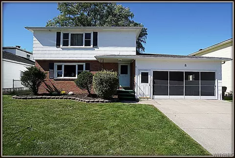8 Sebring Dr, Depew, NY 14043