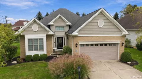 8088 Laurel Park Ln, East Amherst, NY 14051