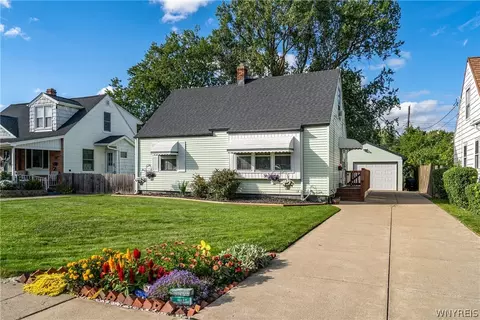 38 Old Colony Ave, Tonawanda, NY 14150