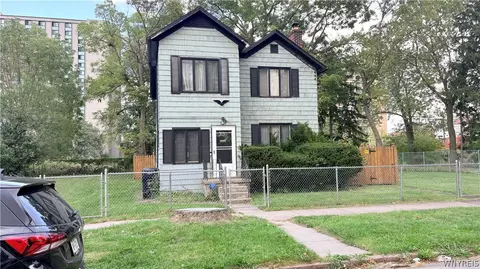 739 8th St, Niagara Falls, NY 14301