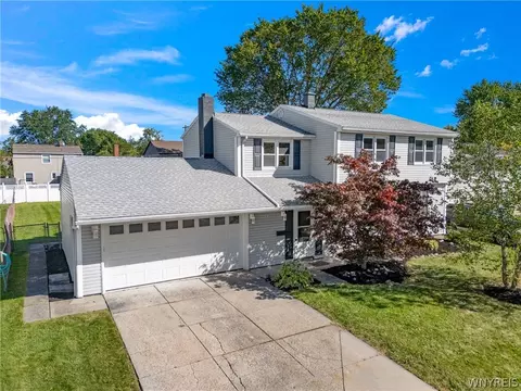 1933 Bruce Ln, Grand Island, NY 14072