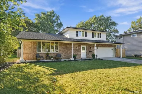 10 Sweetwood Dr N, Amherst, NY 14228