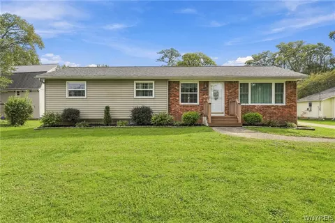 5808 Tonawanda Creek N Rd, Pendleton, NY 14094