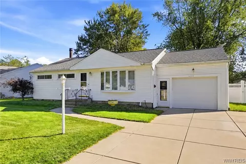 234 Coronation Dr, Amherst, NY 14226