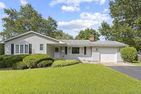 3588 Winchester Dr, East Aurora, NY 14052