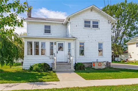 3 East Ave, Royalton, NY 14105