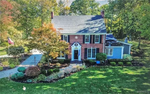 5079 Forest Rd, Lewiston, NY 14092