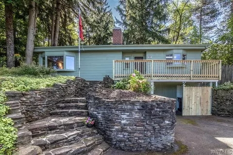 2867 Hillview Pl, Eden, NY 14057