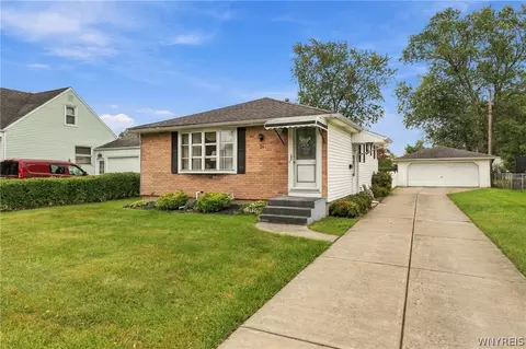 31 Coshway Pl, Tonawanda, NY 14150