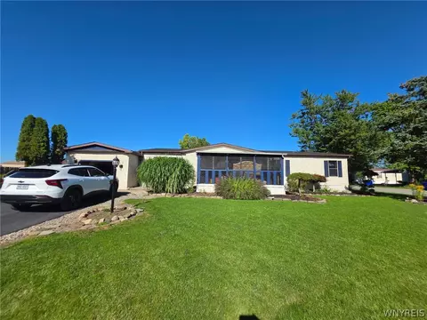 485 Evergreen Dr, Lockport, NY 14094