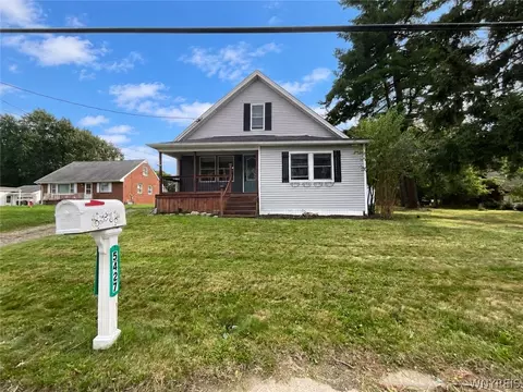 5427 Berg Rd, Buffalo, NY 14218