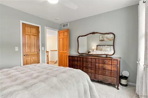 Bedroom - 7279 Ridgeview Dr W, Pendleton, NY 14120 photo 8 of 10