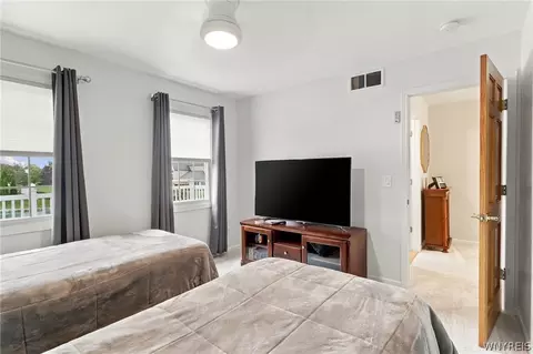 Bedroom - 7279 Ridgeview Dr W, Pendleton, NY 14120 photo 6 of 10