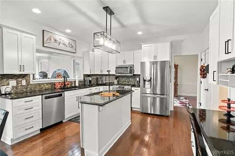 Kitchen - 7279 Ridgeview Dr W, Pendleton, NY 14120 photo 2 of 4