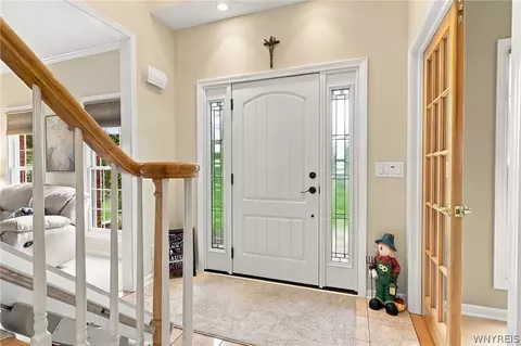 Entry Way - 7279 Ridgeview Dr W, Pendleton, NY 14120 photo 1 of 2