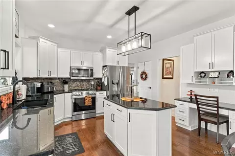 Kitchen - 7279 Ridgeview Dr W, Pendleton, NY 14120 photo 4 of 4