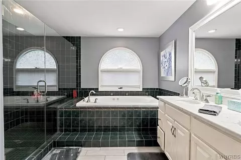 Bath - 7279 Ridgeview Dr W, Pendleton, NY 14120 photo 2 of 4