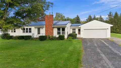 4469 Grayce Ave, Royalton, NY 14067