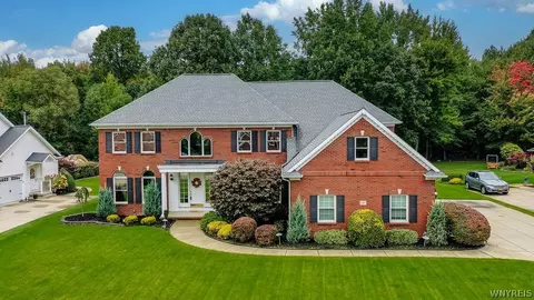 6687 Westminster Dr, East Amherst, NY 14051
