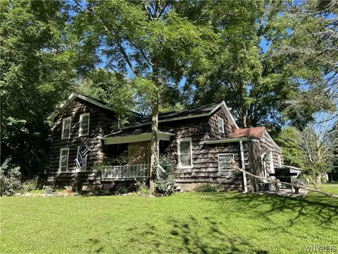 9011 Mountain Rd, Royalton, NY 14067
