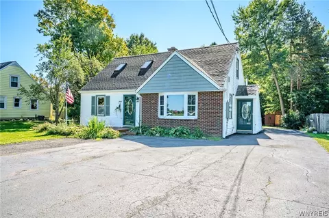 2945 Schoolview Rd, Eden, NY 14057