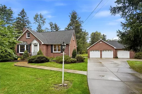 496 Heim Rd, Getzville, NY 14068