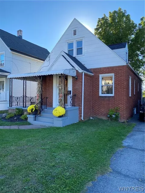 75 Rosary Ave, Lackawanna, NY 14218