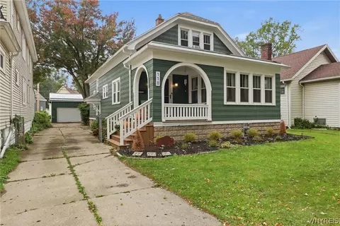 118 Chamberlin Dr, West Seneca, NY 14210