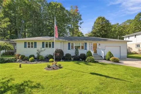 1818 Arlington Dr, Alden, NY 14004