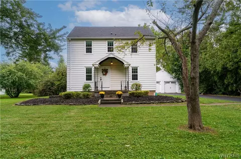 1138 Jarrett Dr, Lewiston, NY 14092