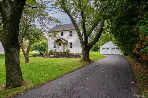 1138 Jarrett Dr, Lewiston, NY 14092