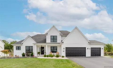 62 Windham Ct, Grand Island, NY 14072
