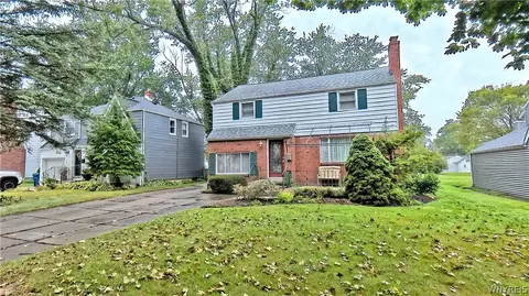 251 Ridgewood Dr, Amherst, NY 14226