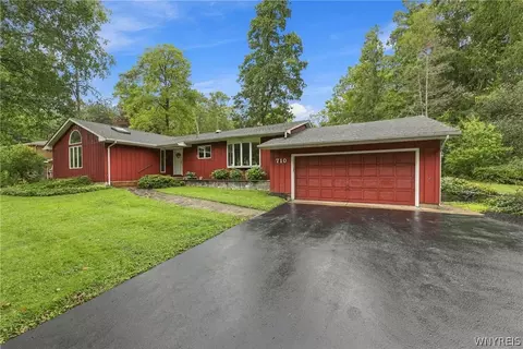710 Ostrander Rd, East Aurora, NY 14052