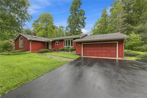 710 Ostrander Rd, East Aurora, NY 14052