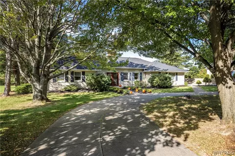 58 Fox Chapel Dr, Orchard Park, NY 14127