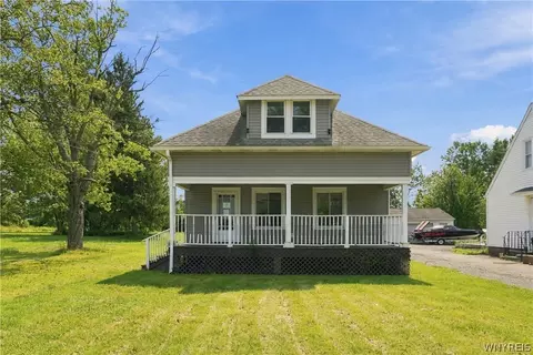 6467 Broadway St, Lancaster, NY 14086