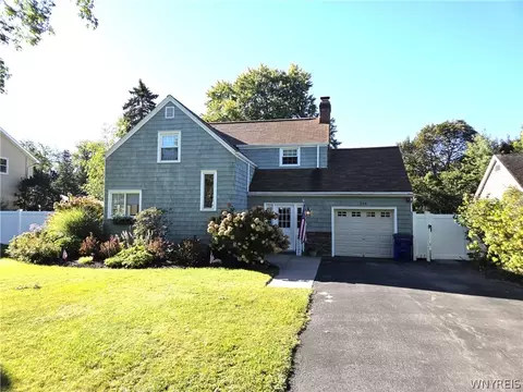 516 Meadowbrook Dr, Lewiston, NY 14092