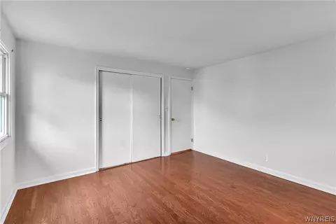 Bedroom - 39 Mapleview Dr, Amherst, NY 14226 photo 5 of 10
